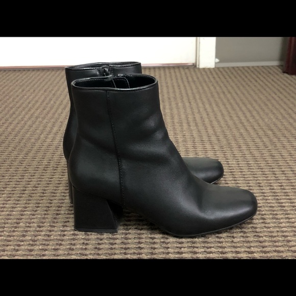 Steve Madden black leather boots. Size 6 - Picture 1 of 6